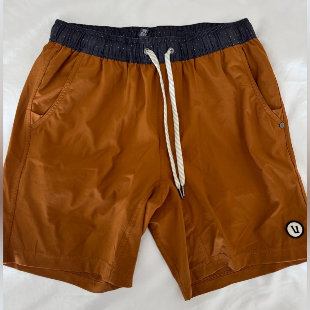 Vuori Men’s Kore Short 7” in Amber